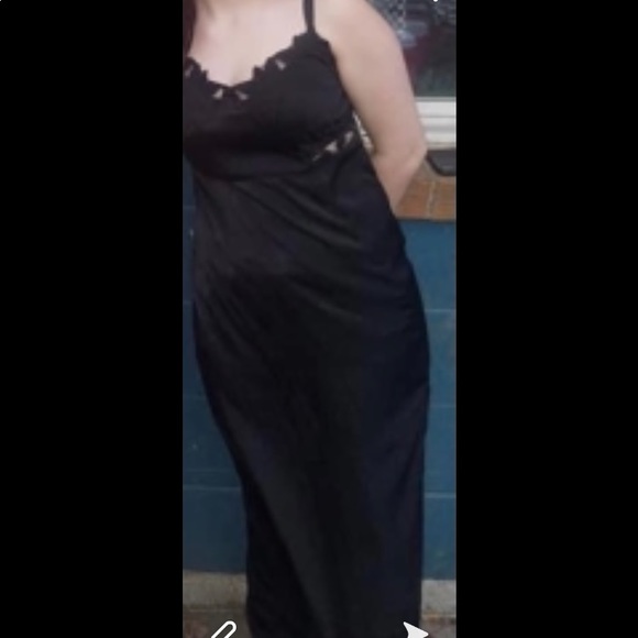 A black spaghetti strap dress - Picture 4 of 4